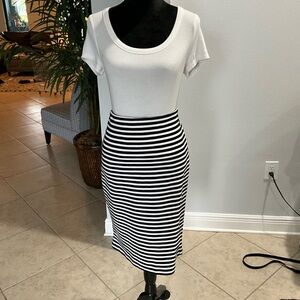 Black and white pencil skirt size 10 Merona